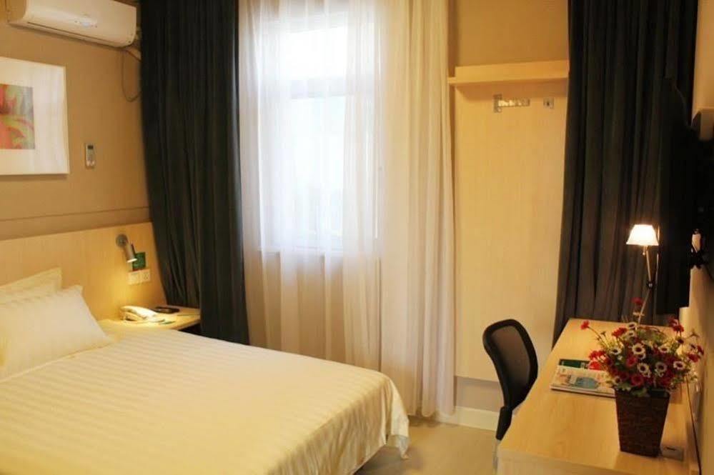 Jinjiang Inn Liuzhou Bubugao Square North Station מראה חיצוני תמונה